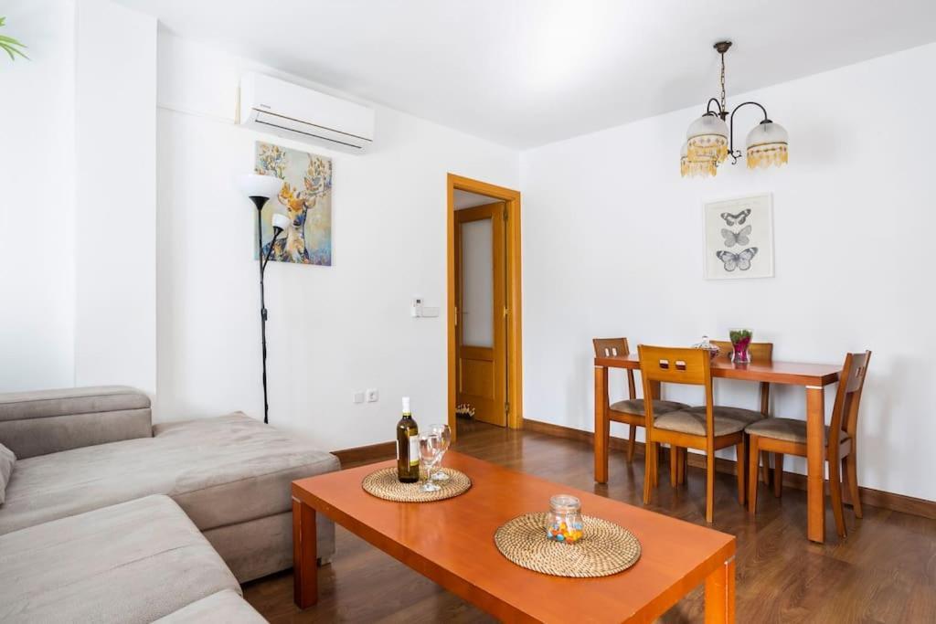 מאלגה Ayala Beach Apartment מראה חיצוני תמונה